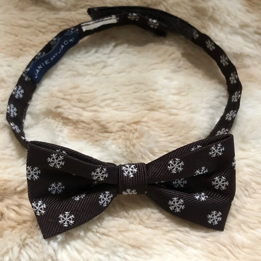 Janie and Jack Brown w/white snowflakes print boys bow ties ages 8-10.